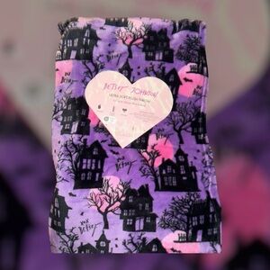 Betsey Johnson NWT Pink and Purple Haunted House Throw 50 X 60 new on hanger!